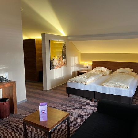Hotel Gasthof Kroenele Lustenau Esterno foto