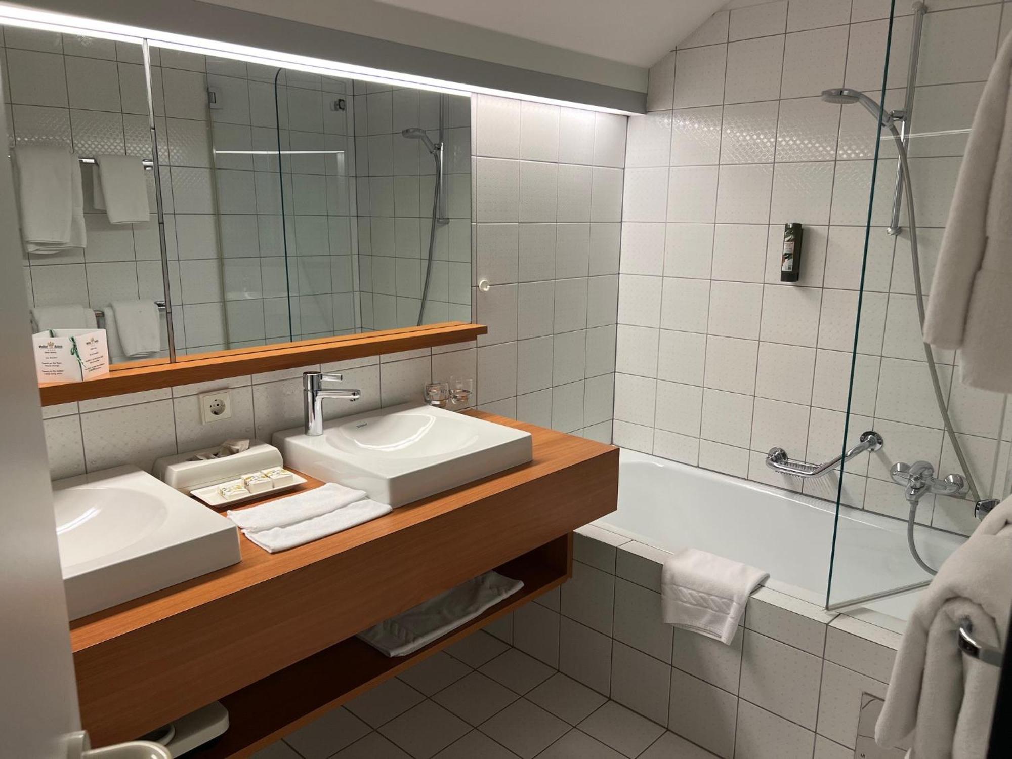 Hotel Gasthof Kroenele Lustenau Esterno foto